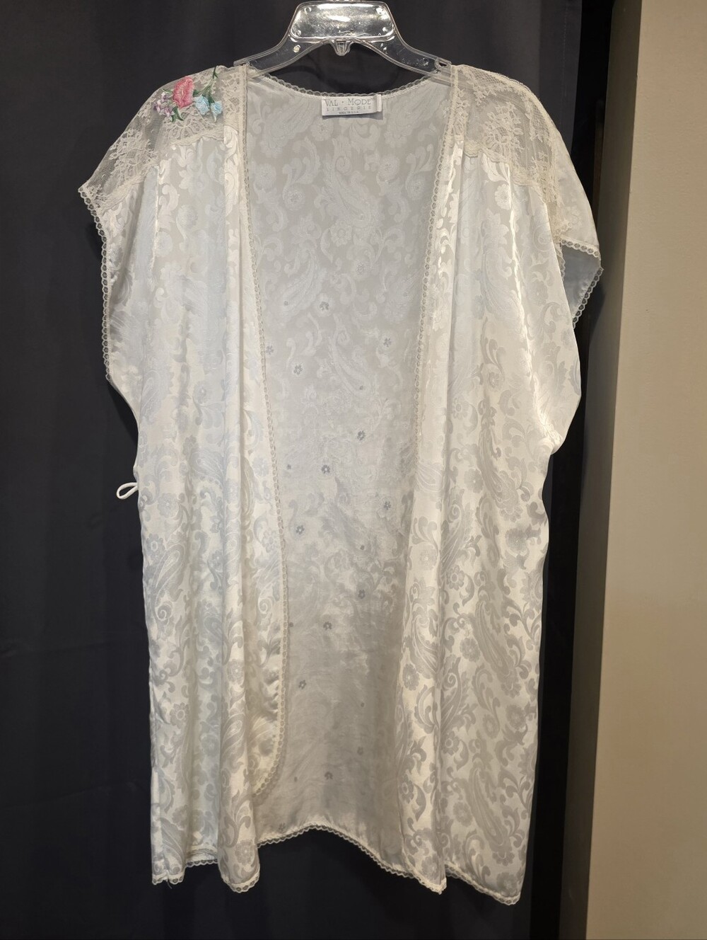 Vintage Val Mode White Satin Kimono Robe with Pink & Blue Floral NO SASH L